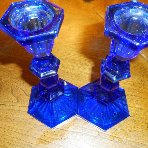 2 matching CANDLESTICK holders ... cobalt blue in color (looks purple ) - Picture 6 of 6